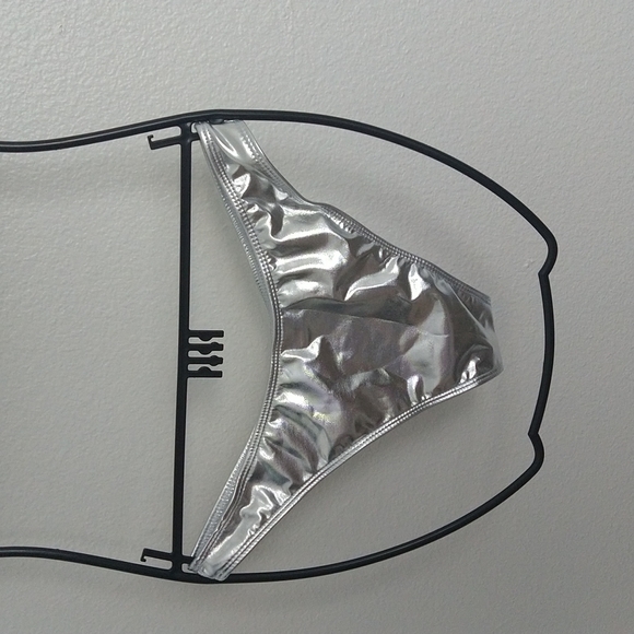 Silver bikini - Picture 6 of 6